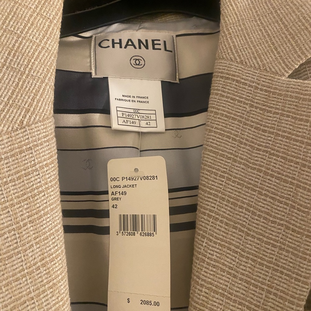 CHANEL Beige Textured Blazer - Picture 2 of 3